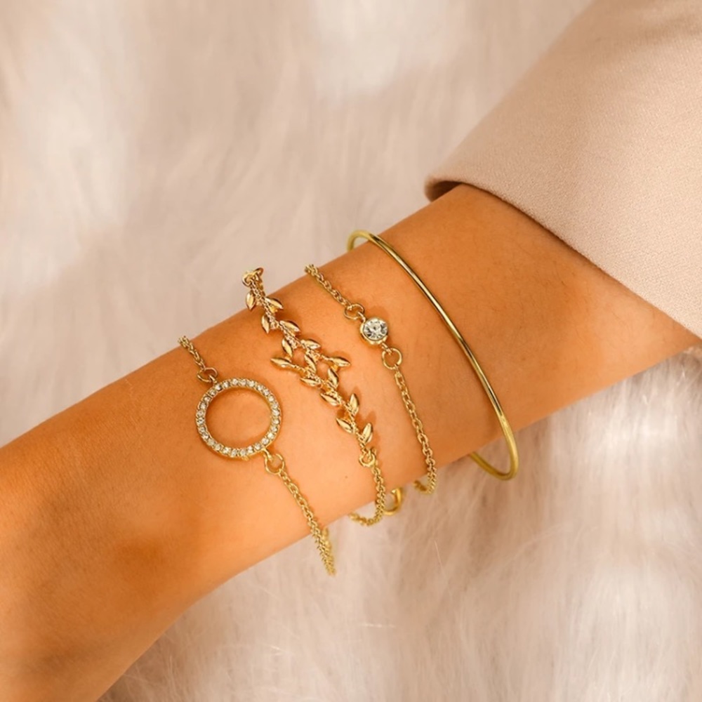 ⚜️[𝟯/$𝟮𝟴]⚜️4 Layered Crystal Gold Bracelets NEW - Picture 3 of 8